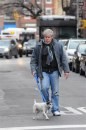 Ron Perlman a spasso per Manhattan con il suo cane